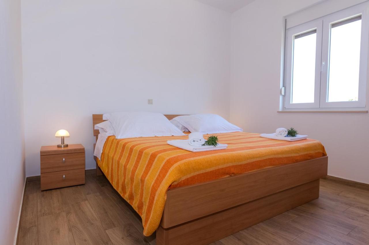 Apartments By The Sea Veli Rat, Dugi Otok - 11525 Exterior photo